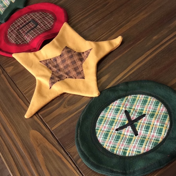 FINAL SALE PRICE Christmas Themed Mantle Scarf - Picture 6 of 7